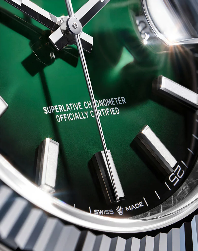Green lacquer ombré dial